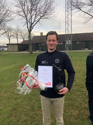 Formanden med pokalen